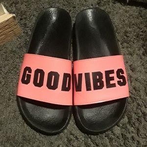 (FREE!?)Vs PINK sandals